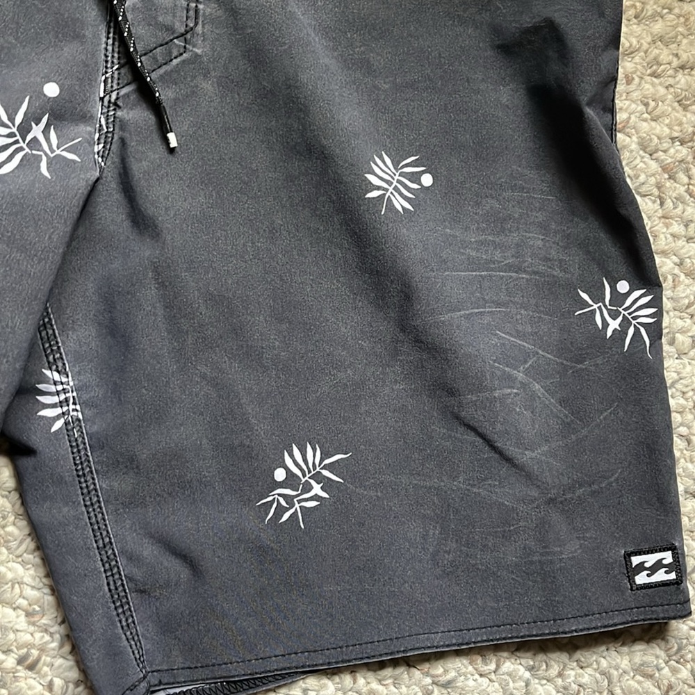 Billabong Men's Swim Shorts - Picture 10 of 10